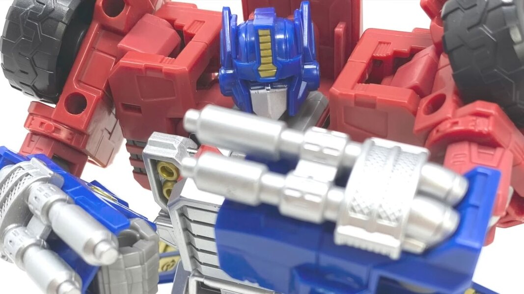 Image Of Legacy Evolution Commander Armada Optimus Prime  (2 of 30)